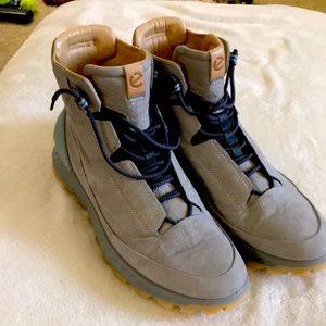 Like brand new worn once.